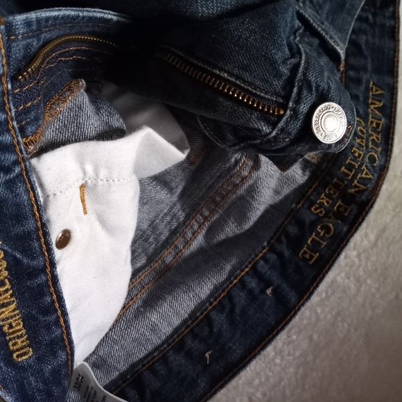 American Eagles Outfitters - Picture 5 of 16